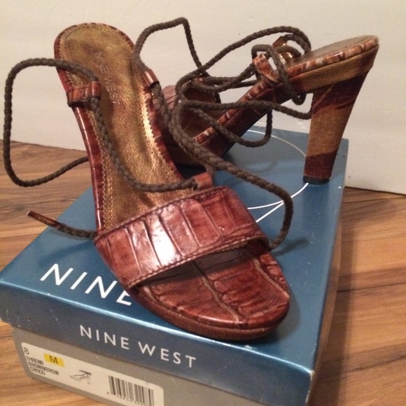 Nine West High Heel Lace Up Leather Size 8 ✨ 👠 - Picture 5 of 5